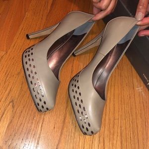 Vince Camuto pumps in ‘stone’ SIZE: 7.5